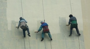 Санирането в половин България удари на камък