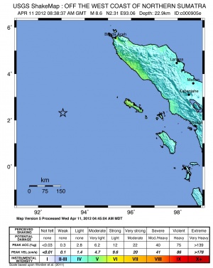 Два силни труса в Индонезия, заплаха от цунами