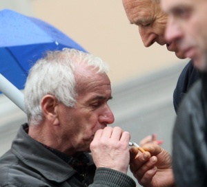 Пълната забрана за пушене мина на първо четене