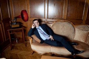 Дянков скандализира обществото с фотосесия