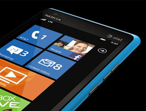 Nokia отстрани проблемите с връзката на Lumia 900