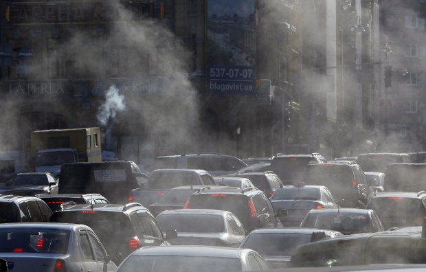 Изгорелите газове два пъти по-смъртоносни от катастрофите