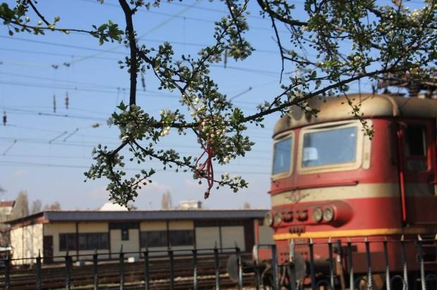 Хванаха служители на БДЖ, източвали гориво от локомотиви