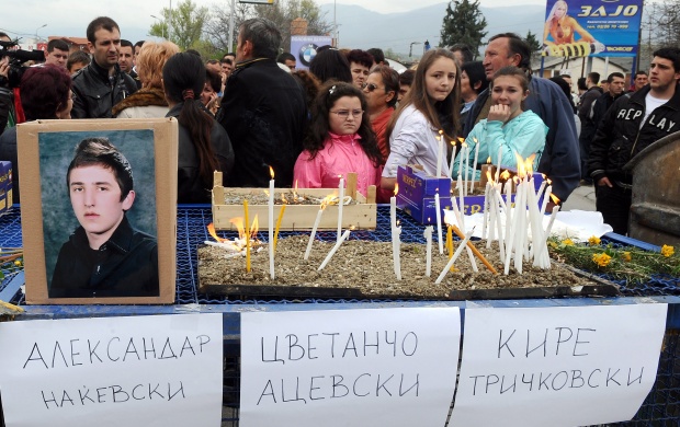Службите на съседите не помагат на Македония за петорното убийство