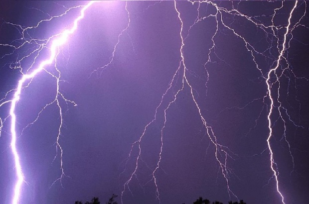 Жълт код в 9 области заради гръмотевици и вятър