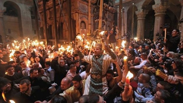 С частица от Благодатния огън посрещнаха Великден и в Сливен