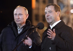 Путин и Медведев за първи път солидарни с трудещите се