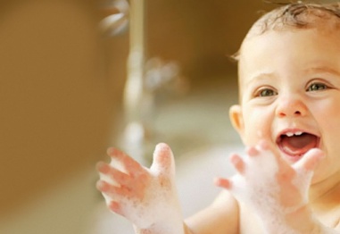 Къпането на бебето – кога и колко често?