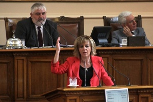 Пак нощуват в парламента, опозицията загрижена за здравето на ГЕРБ