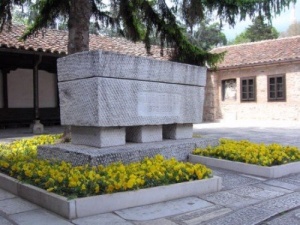 Македонски хулигани нападнаха българския посланик при поднасянето на цветя в памет на Гоце Делчев