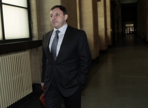 Алексей Петров припаднал в затвора, местят го в болница