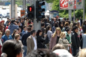 Психолози: Българите обичат страната, мразят държавата