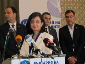 Кунева обяви в Деня на Европа, че прави партия