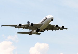 Руски пътнически самолет изчезна над Индонезия