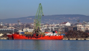 Руски кораб пламна във Варна