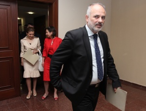 Закъснелите заплати вече закъснявали по-малко, според Младенов