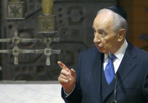 Шимон Перес в болница за „много, много обикновена" операция