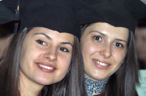 Младите българи все по-рядко искат да учат висше