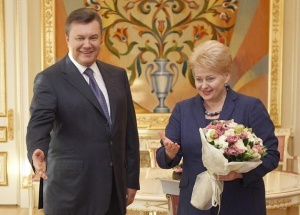 Захранват Тимошенко с ябълков сок и детски храни