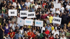 Стотици хиляди „Възмутени" европейци излязоха на протест