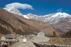 Самолет с 21 души на борда се разби в Непал