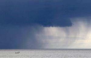 Жълт код за интензивни валежи и градушки