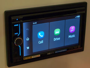 Sony XAV-601BT свързва телефона с автомобила