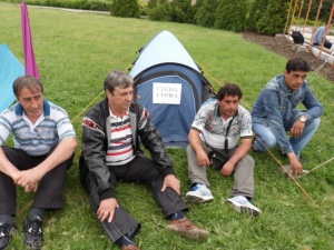 Един от протестиращите металурзи се отказва от гладната стачка