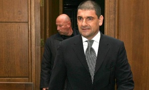 Амигоса задържан, за да излежи 3-годишна присъда