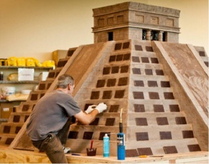 Сладкар сътвори шоколадова пирамида, тежаща 8 тона