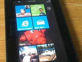 Видео на Windows Phone 7 върху таблет BlackBerry PlayBook