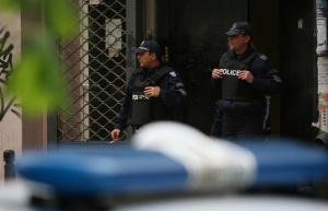 Полицията издирва 14-годишно момиче и 3-годишното й братче