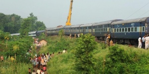 Тежка влакова катастрофа в Индия, 18 загинали