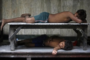 Социалните отнеха 5 гладуващи деца от родителите им
