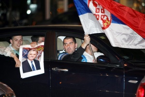 Новият президент на Сърбия празнува победата с Д-р Смърт