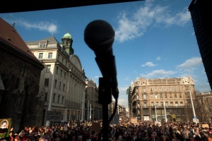 Унгария прие мек вариант на спорния медиен закон