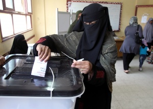Втори ден на исторически президентски избори в Египет