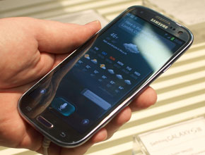 Синята версия на Samsung Galaxy S III може да се забави
