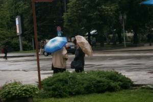 Преди обяд слънчево, после дъжд