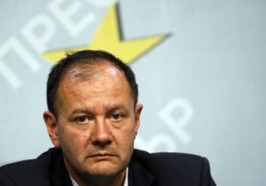 Миков: Поведението на Цветанов е просташко, издигнато е в култ
