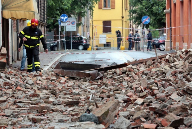 Земетресенията в Италия и Гърция продължават