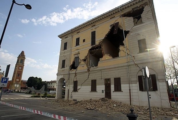 Осем са жертвите след земетресението в Италия