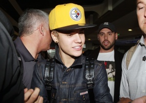 Джъстин Бийбър със сътресение на мозъка след сблъсък със стъкло