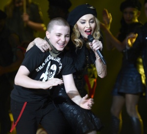 Синът на Мадона – танцьор на концерт на майка си