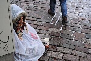 Финландци искат забрана на просията заради български и румънски роми
