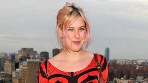 Арестуваха дъщерята на Брус Уилис – пиела бира в метрото