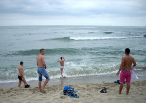 Бургас готви глоби до 2000 лв. за хулиганите на плажа