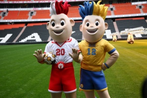 Евро 2012: Талисманите Славек и Славко