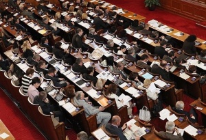 Депутатите приеха емитирането на 950 млн. евро