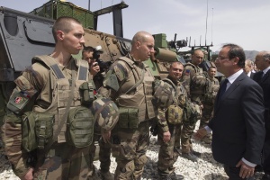 Оланд бърза да изтегли френските военни от Афганистан след смъртта на четирима